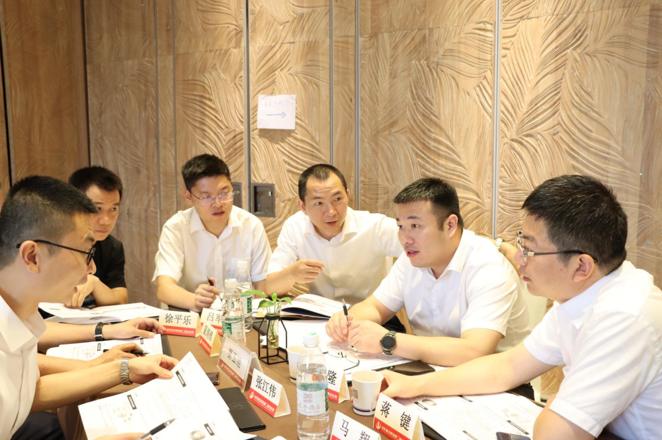 2021年6月25日-26日，创世大发二建组织开展了2021年中高层主管执行力培训。本次培训特邀清华、北大、上海交大总裁班讲师，中国企业家协会特聘高级讲师许晋老师进行授课。